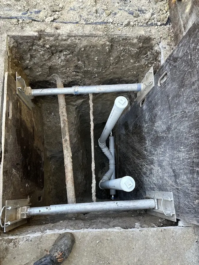 Experienced plumber completing Faucet Repair work in Biscayne Park